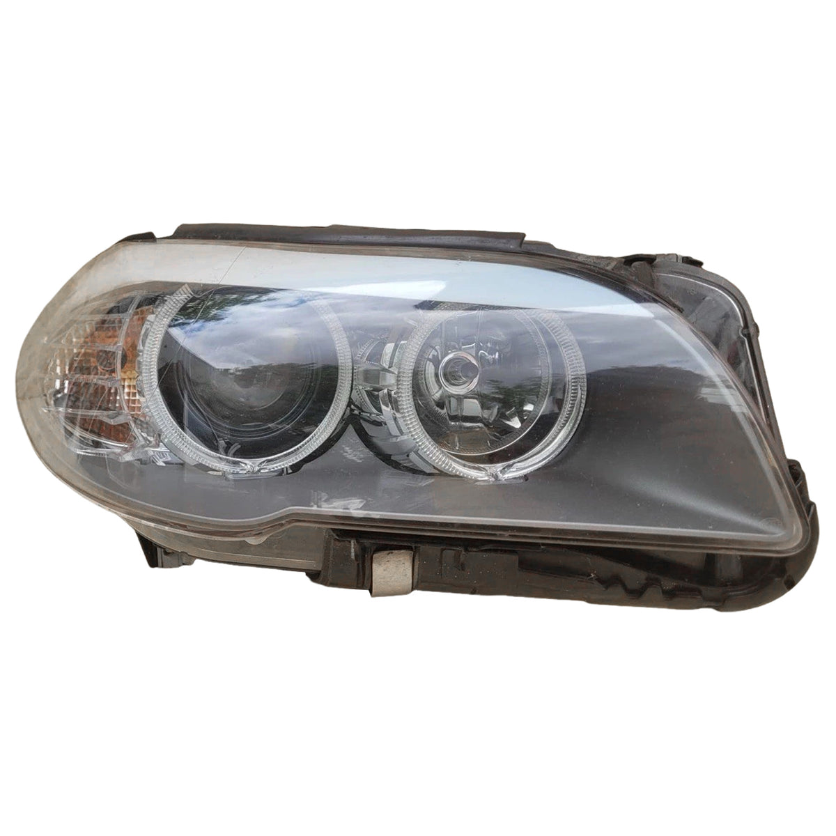 Saloon & Estate / Touring body styles Front Right Halogen Headlight With LED DRL 63117203242 Generic