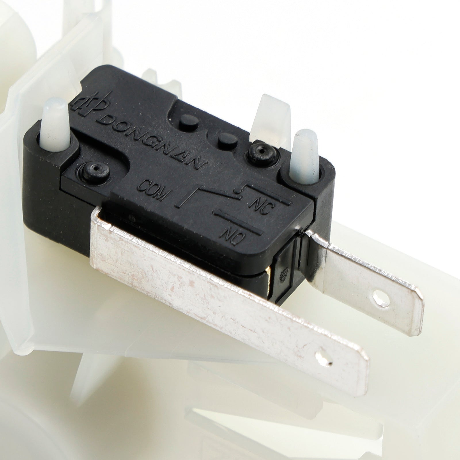 Spínač západky dverových dvier