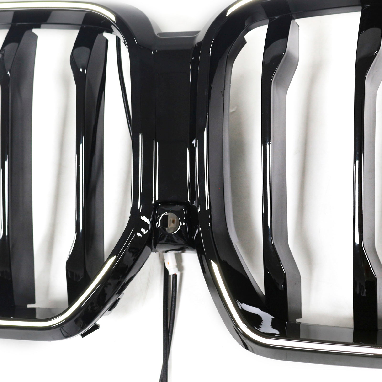 2023-2025 BMW X6 G06 M60i con orificio para cámara Parrilla de parachoques delantero negra