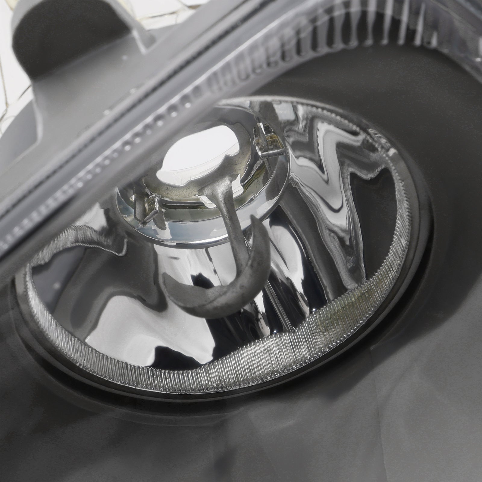 Right Front Fog Light Lamp For Volvo XC90 I 2.5L 3.2L 4.4L 03-14 31111183