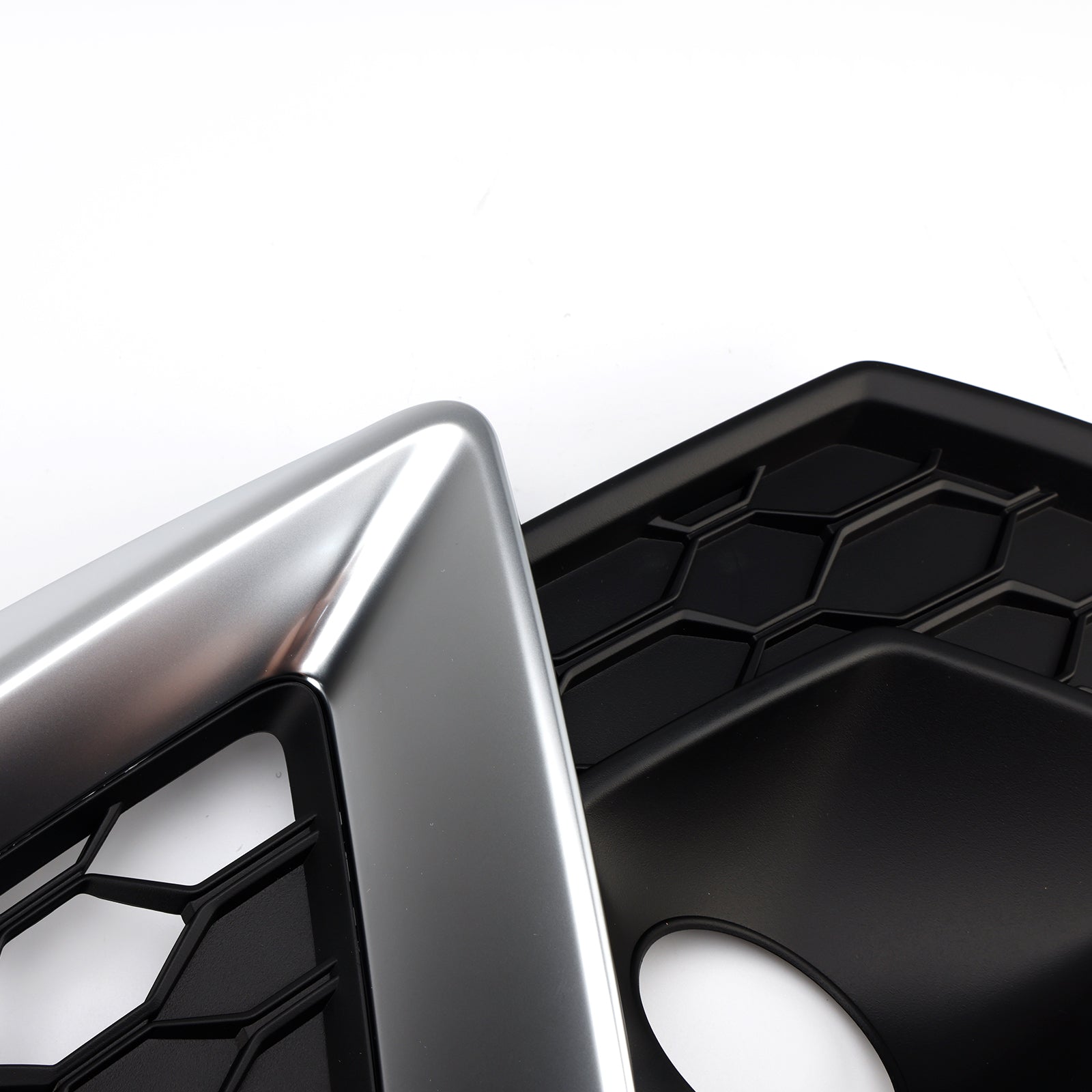 2020-2024 Audi A4 B9.5 S-Line Silver främre stötfångare Nedre dimgallerskydd