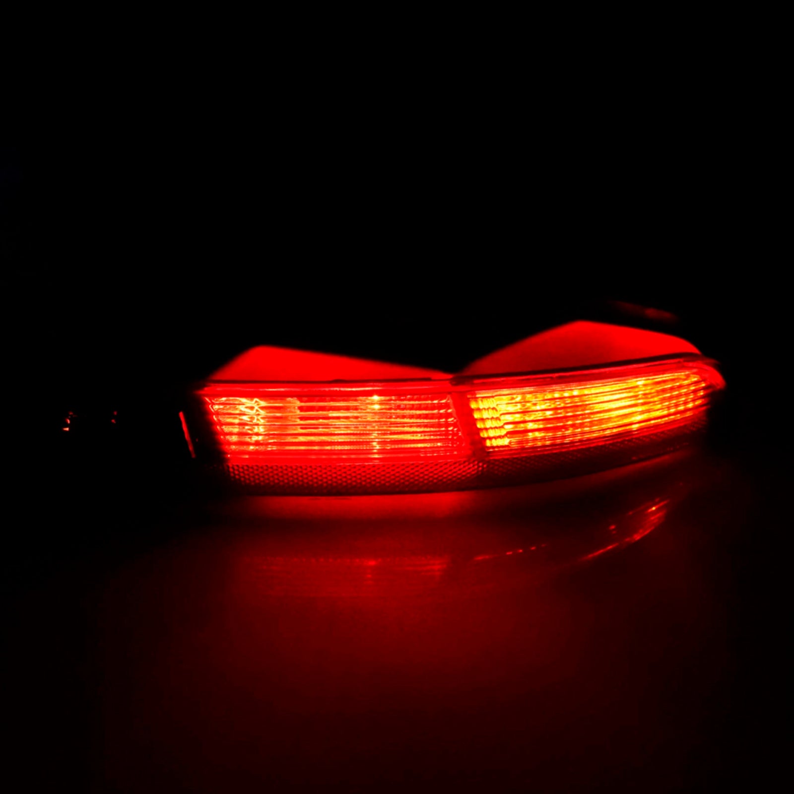 2012-2015 Audi Q3 pravý zadný nárazník Svetlo zadné zastavenie brzdovej lampy 8UD945096