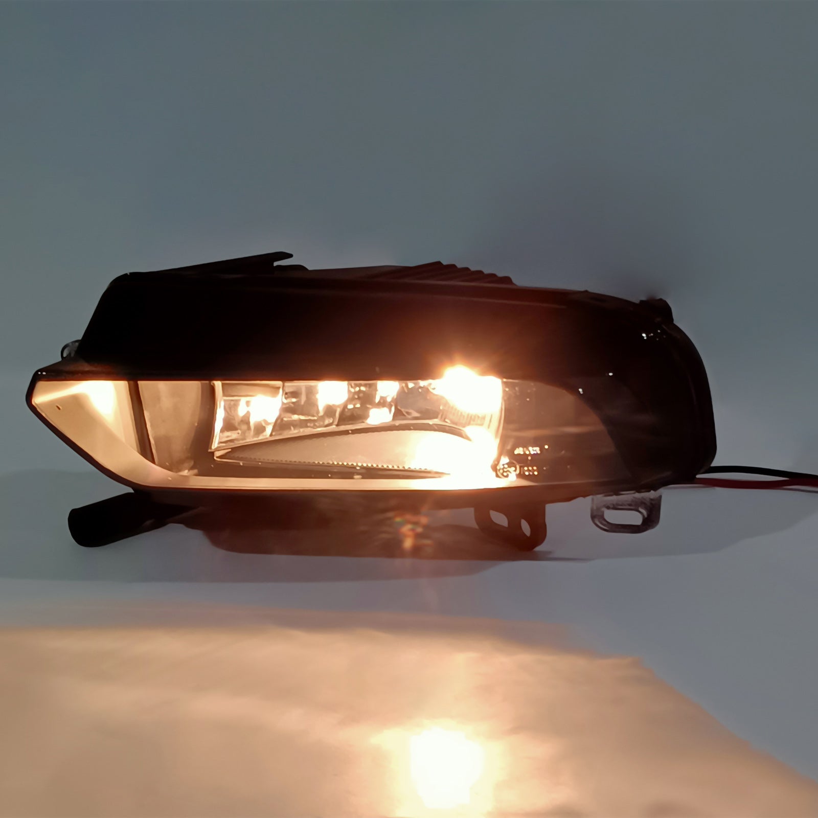 2015-2016 Audi A3 Sportback 1pc Front gauche de brouillard gauche avec bulbes 8v0941699c