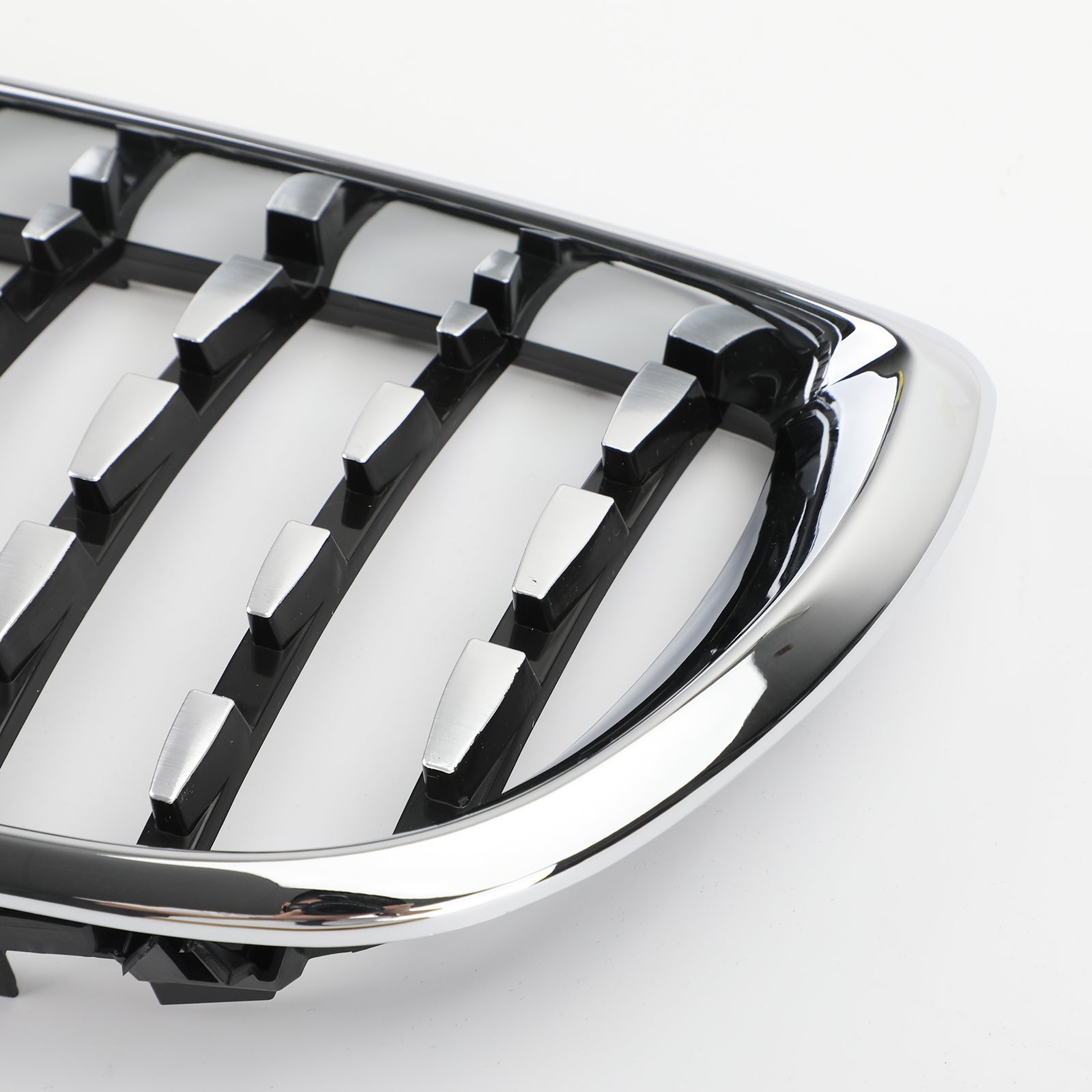 2002-2005 BMW E46 Sedan/Touring Facelift 4Dr Diamond Style Front Grille Zwart&Chroom/Chroom/Zwart Generiek