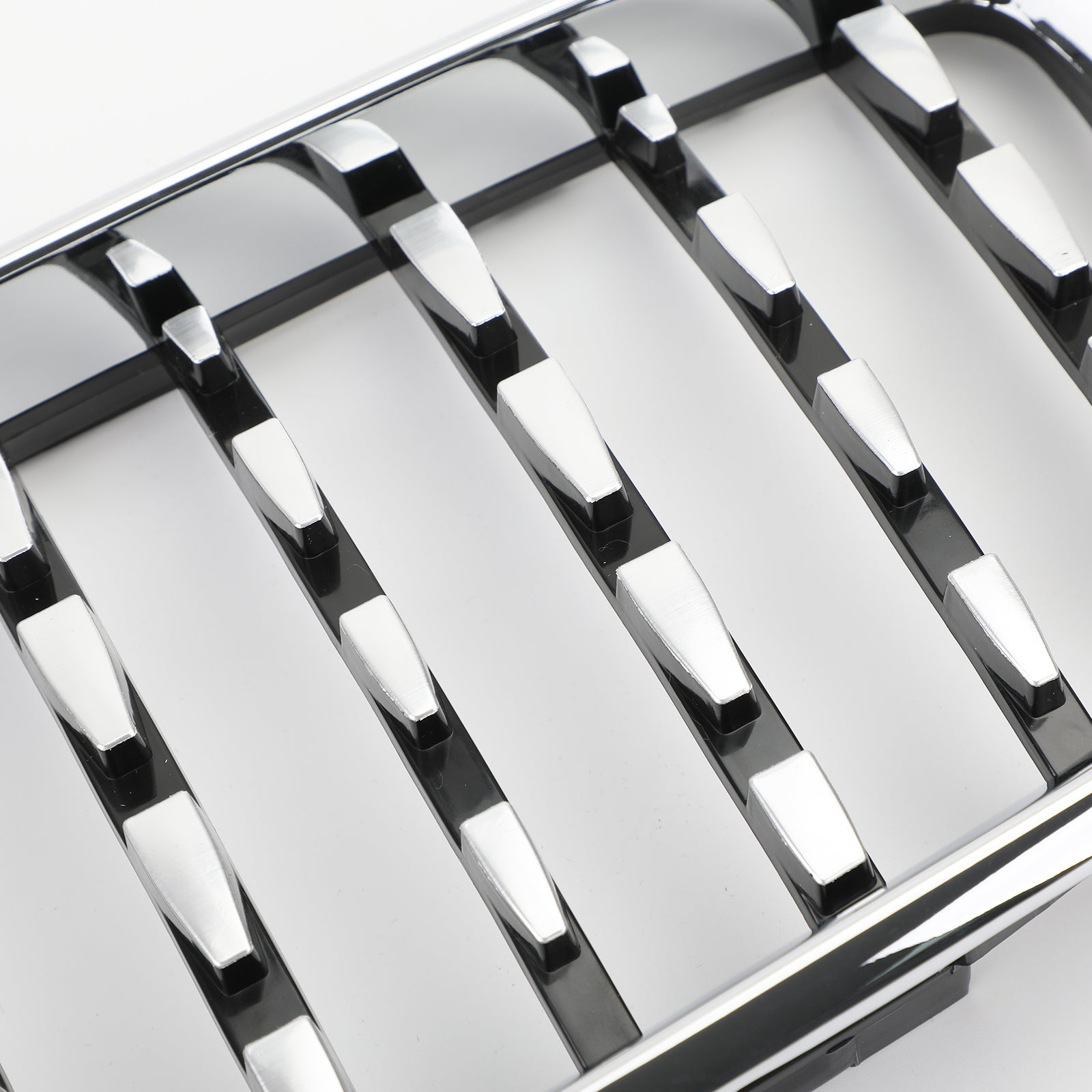 2002-2005 BMW E46 Sedan/Touring Facelift 4Dr Diamond Style Front Grille Zwart&Chroom/Chroom/Zwart Generiek