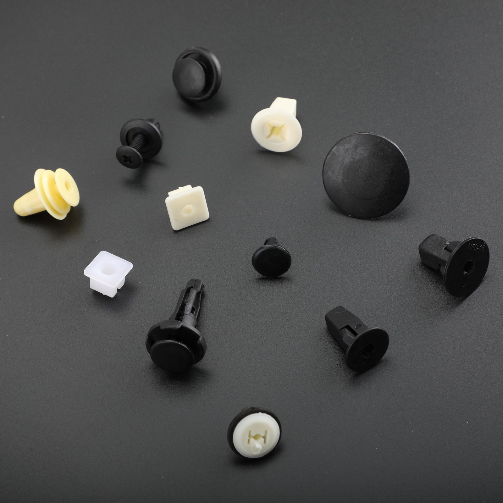 292 stk. skjermdør, panser, støtfangerlist, utvalg av klips til karosserifeste & Generisk skrutrekker