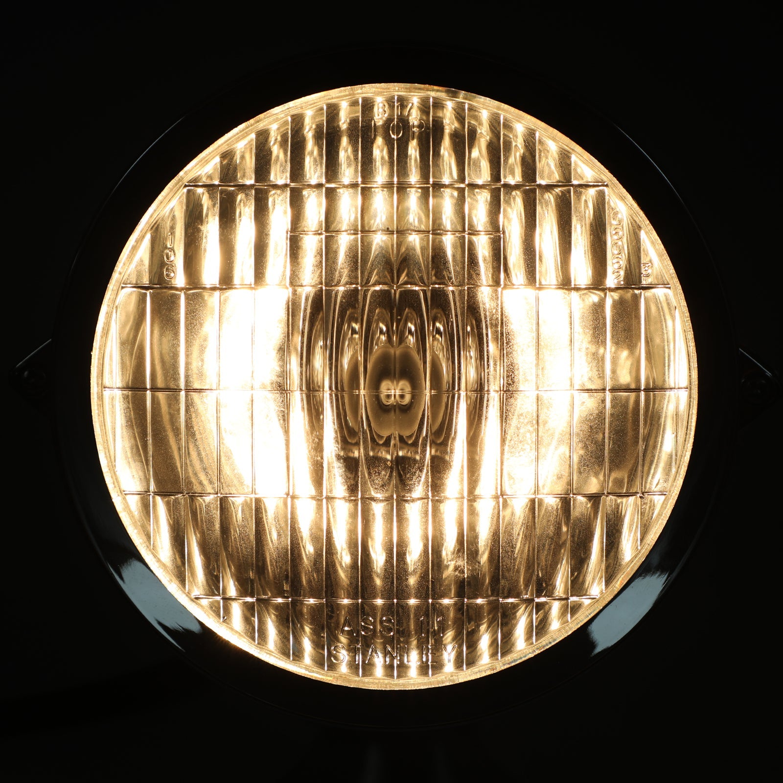 Bullet Headlight Lamp 4 3/4 Motorcykel för Harley Chopper Bobber Custom Generic