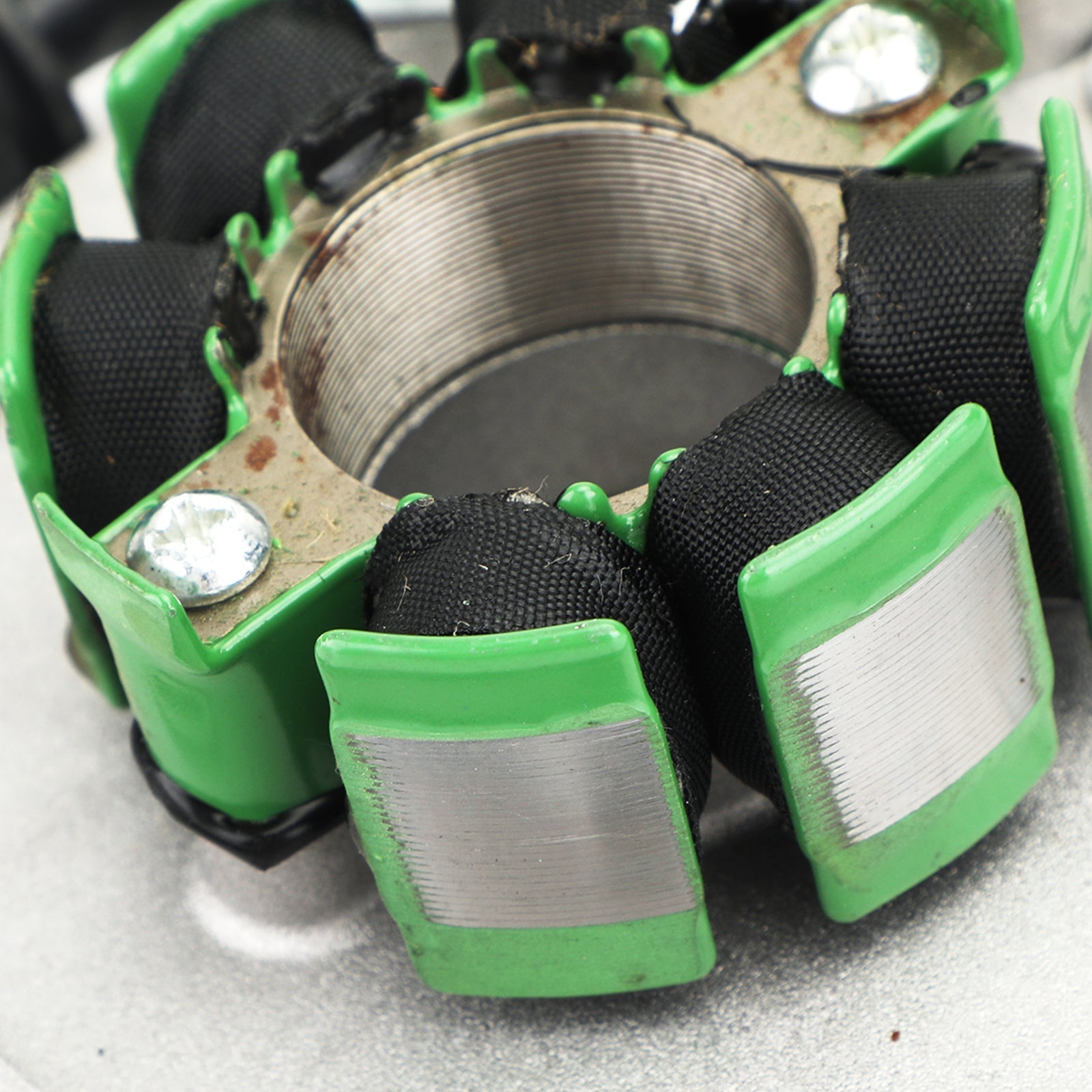 Magneto Stator Coil for Suzuki 32101-01B30 32101-01B31 32101-00B30 32101-28C01 Generisk