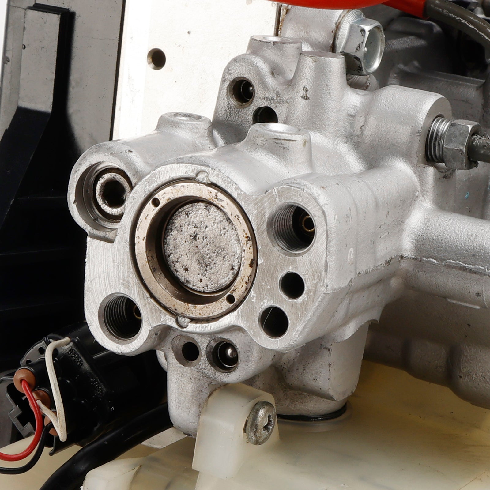 2001-2002 Toyota 4Runner Conjunto de refuerzo de cilindro maestro de bomba ABS 47050-35010