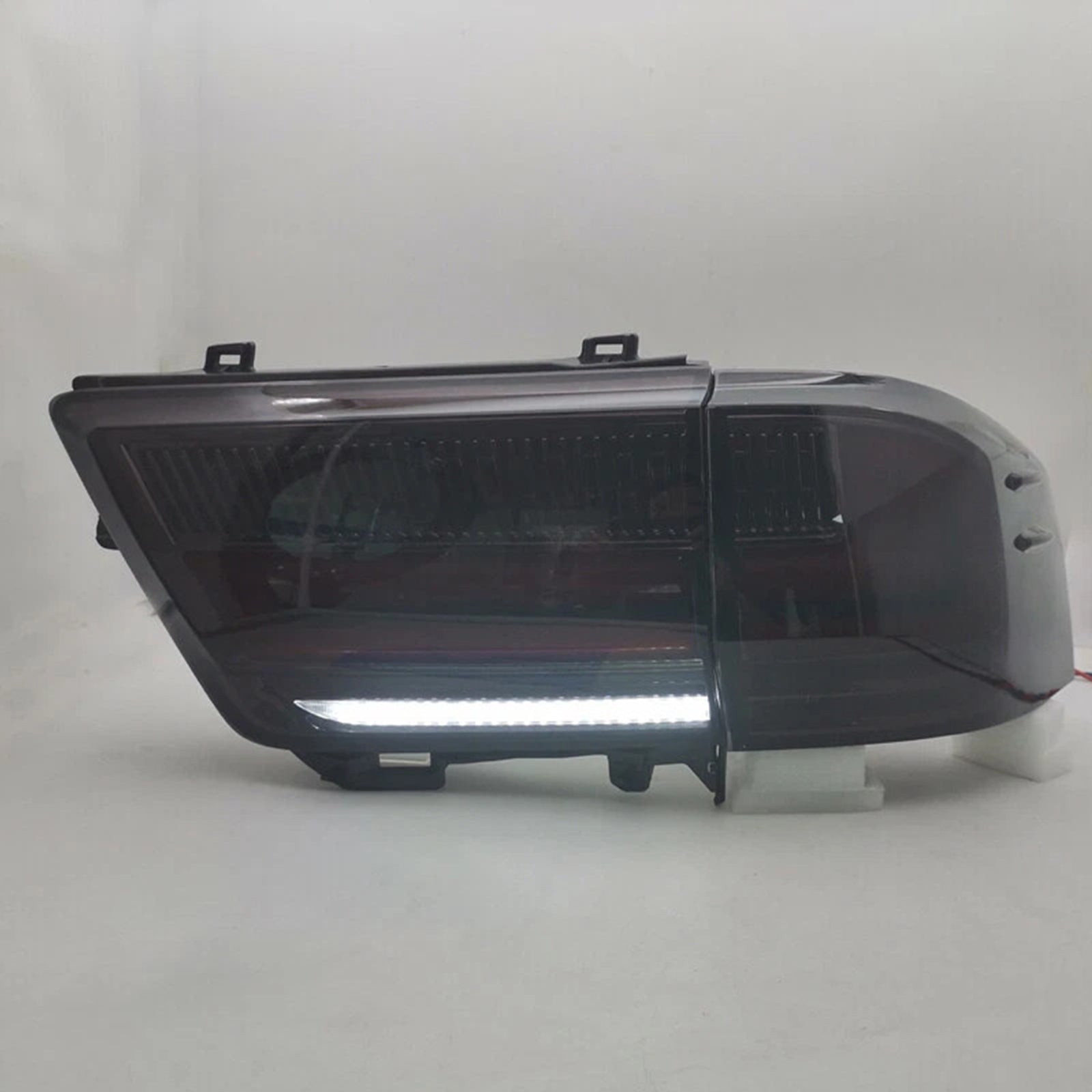 2021-2023 Toyota Land Cruiser LC300 Assemblage des feux arrière à LED gauche +