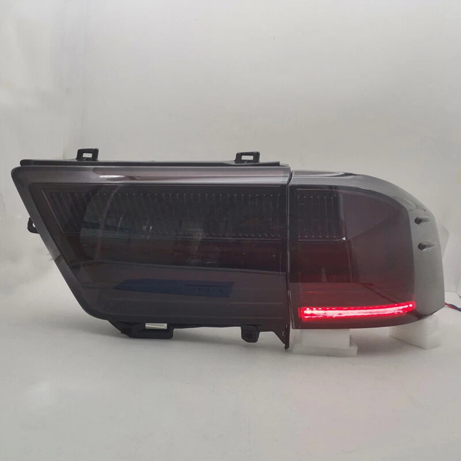 2021-2023 Toyota Land Cruiser LC300 Assemblage des feux arrière à LED gauche +