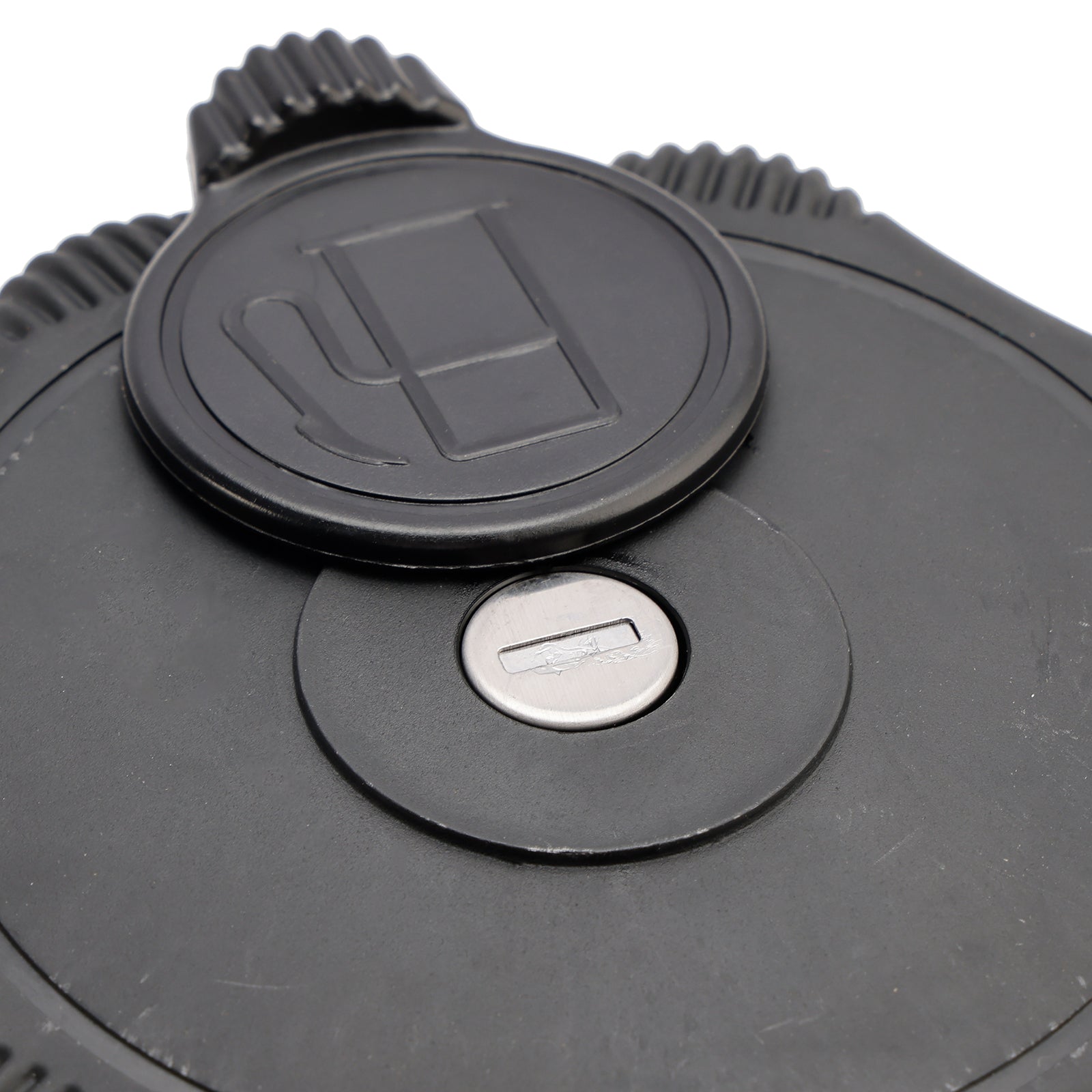 Drivstofftankhette 7041664 med nøkler for Liebherr R924 R944 Kubota U55-4 KX057-4