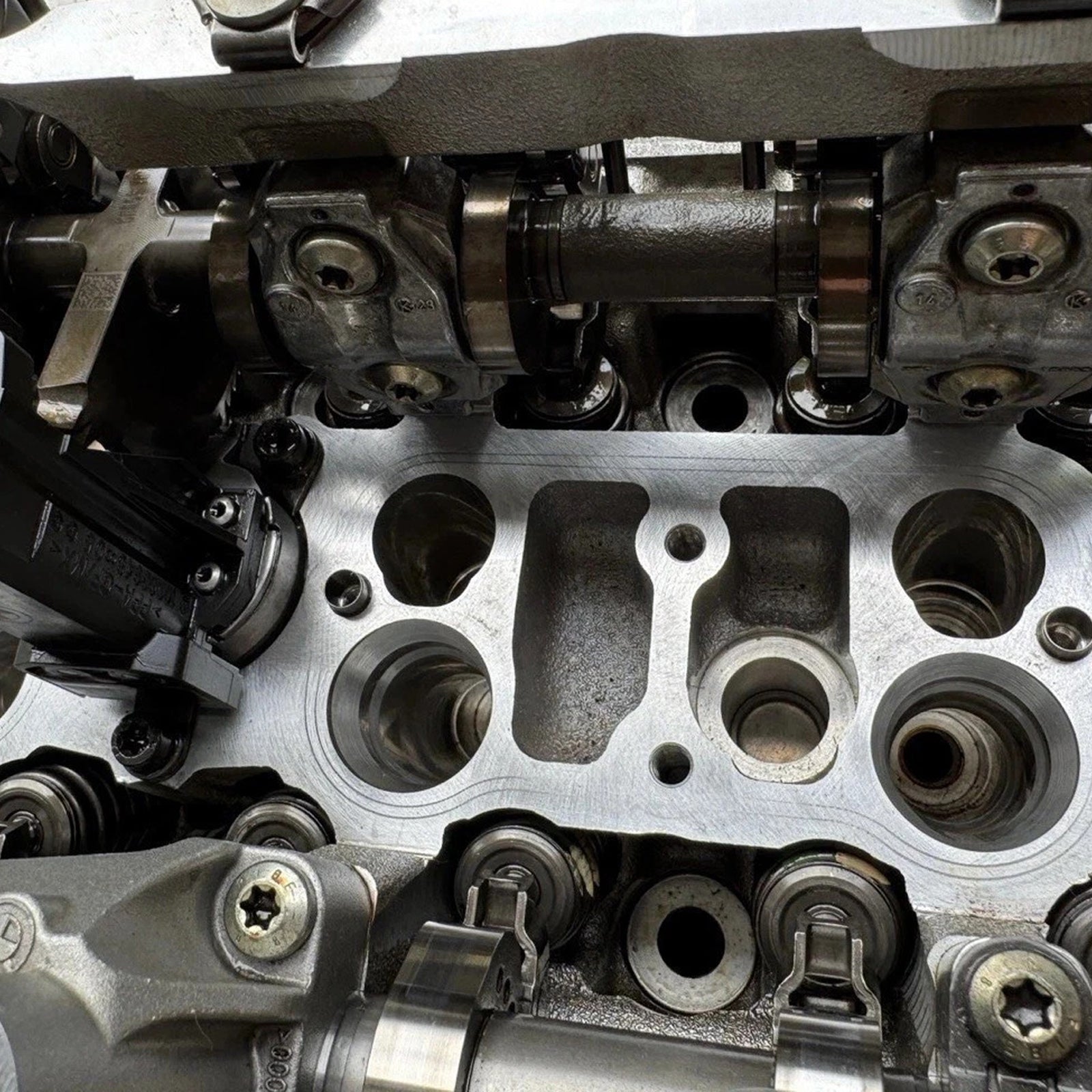 BMW 320i 328i 428i 528i Motorns cylinderhuvud 11127624778