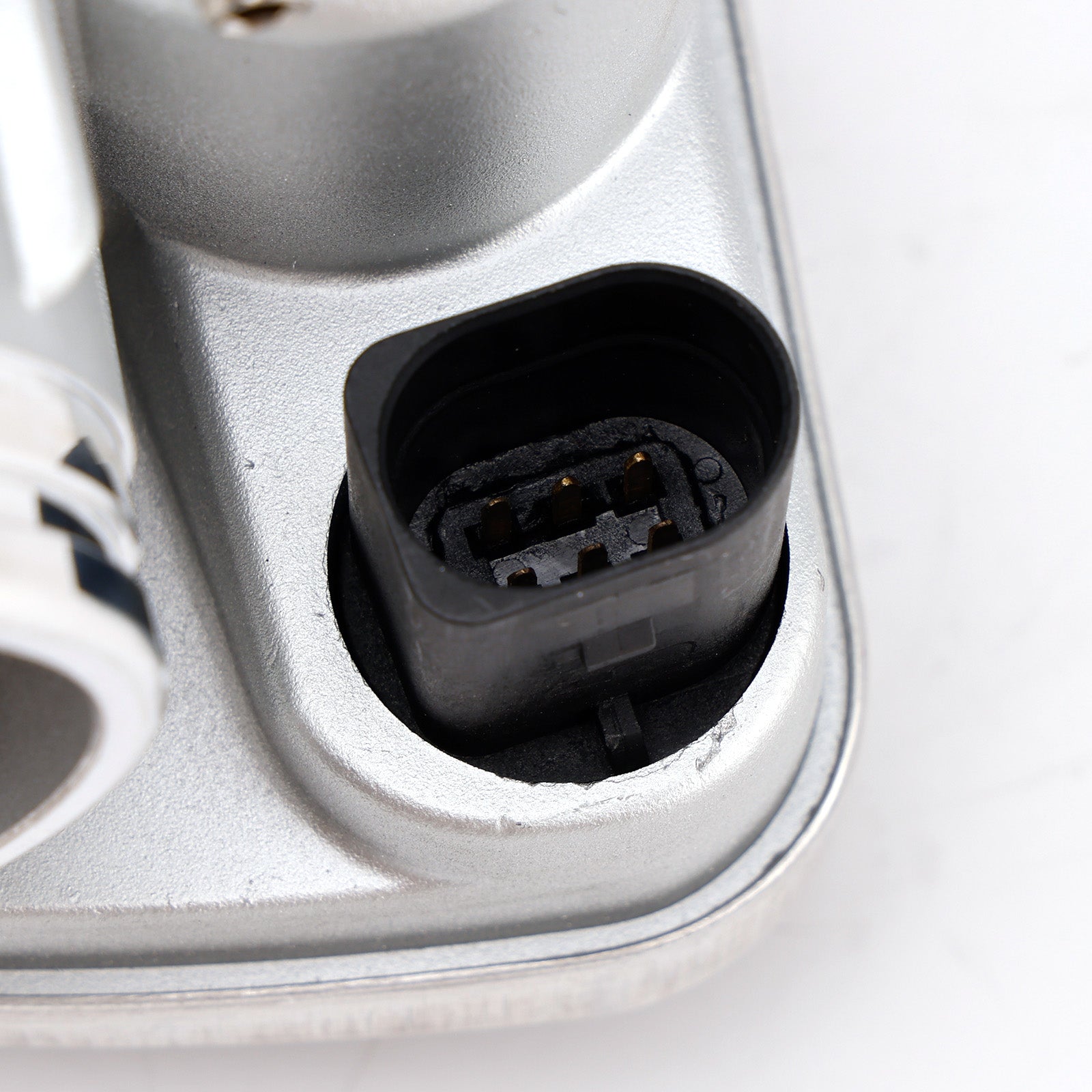 Throttle Body 13547502444 For 2001-2006 BMW 3 Series X3 Z3 Z4 2.2L 2.5L