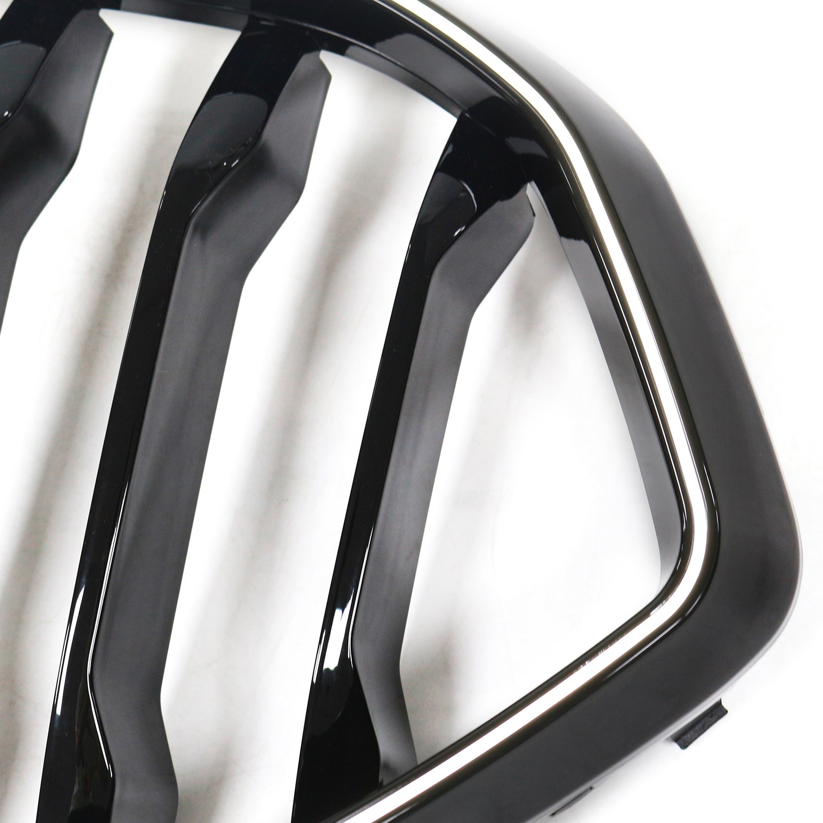 2023-2025 BMW X6 G06 M60i con orificio para cámara Parrilla de parachoques delantero negra