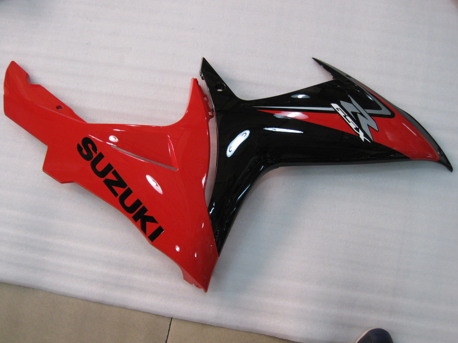 Kit de carénage noir et rouge Suzuki K11 2011-2014